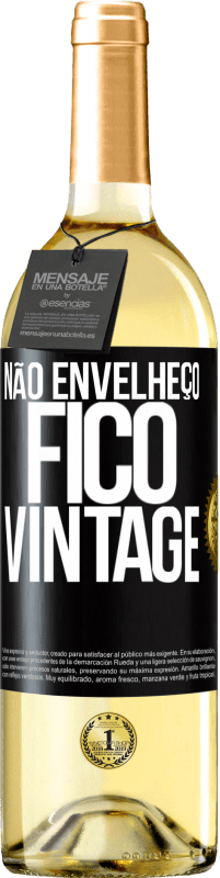 29,95 € Envio grátis | Vinho branco Edição WHITE Não envelheço, fico vintage Etiqueta Preta. Etiqueta personalizável Vinho jovem Colheita 2024 Verdejo