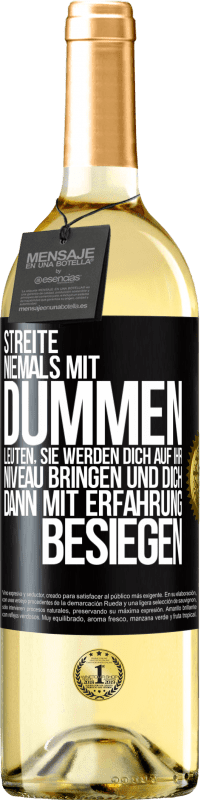 29,95 € Kostenloser Versand | Weißwein WHITE Ausgabe Streite niemals mit dummen Leuten, sie werden dich auf ihr Niveau bringen und dich dann mit Erfahrung besiegen. Schwarzes Etikett. Anpassbares Etikett Junger Wein Ernte 2024 Verdejo