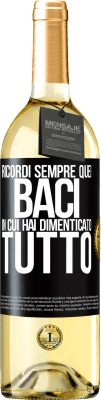 29,95 € Spedizione Gratuita | Vino bianco Edizione WHITE Ricordi sempre quei baci in cui hai dimenticato tutto Etichetta Nera. Etichetta personalizzabile Vino giovane Raccogliere 2023 Verdejo