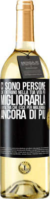 29,95 € Spedizione Gratuita | Vino bianco Edizione WHITE Ci sono persone che entrano nella tua vita per migliorarla e un'altra che esce per migliorarla ancora di più Etichetta Nera. Etichetta personalizzabile Vino giovane Raccogliere 2023 Verdejo