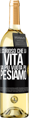 29,95 € Spedizione Gratuita | Vino bianco Edizione WHITE È curioso che la vita sia più vuota, più pesiamo Etichetta Nera. Etichetta personalizzabile Vino giovane Raccogliere 2023 Verdejo