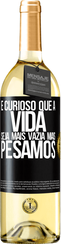 29,95 € Envio grátis | Vinho branco Edição WHITE É curioso que a vida seja mais vazia, mais pesamos Etiqueta Preta. Etiqueta personalizável Vinho jovem Colheita 2024 Verdejo