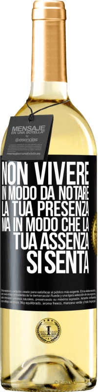 29,95 € Spedizione Gratuita | Vino bianco Edizione WHITE Non vivere in modo da notare la tua presenza, ma in modo che la tua assenza si senta Etichetta Nera. Etichetta personalizzabile Vino giovane Raccogliere 2024 Verdejo