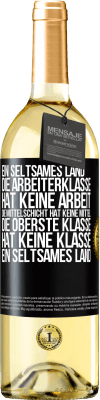 29,95 € Kostenloser Versand | Weißwein WHITE Ausgabe Ein seltsames Land: Die Arbeiterklasse hat keine Arbeit, die Mittelschicht hat keine Mittel, die oberste Klasse hat keine Klasse Schwarzes Etikett. Anpassbares Etikett Junger Wein Ernte 2024 Verdejo