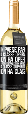 29,95 € Spedizione Gratuita | Vino bianco Edizione WHITE Un paese raro: la classe operaia non ha opere, il caso centrale non ha mezzi, la classe superiore non ha classi Etichetta Nera. Etichetta personalizzabile Vino giovane Raccogliere 2024 Verdejo