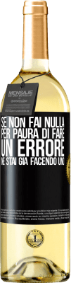 29,95 € Spedizione Gratuita | Vino bianco Edizione WHITE Se non fai nulla per paura di fare un errore, ne stai già facendo uno Etichetta Nera. Etichetta personalizzabile Vino giovane Raccogliere 2024 Verdejo