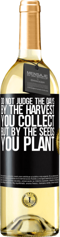 24,95 € Free Shipping | White Wine WHITE Edition Do not judge the days by the harvest you collect, but by the seeds you plant Black Label. Customizable label Young wine Harvest 2021 Verdejo
