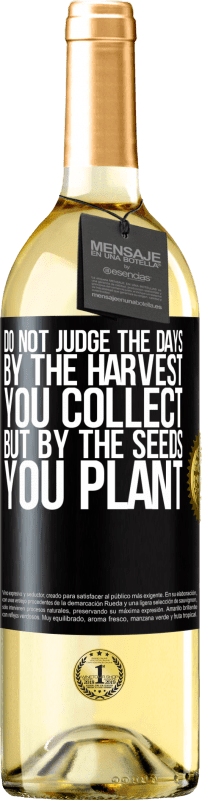 29,95 € Free Shipping | White Wine WHITE Edition Do not judge the days by the harvest you collect, but by the seeds you plant Black Label. Customizable label Young wine Harvest 2022 Verdejo