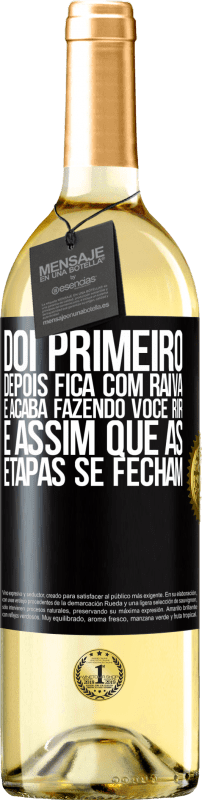 29,95 € Envio grátis | Vinho branco Edição WHITE Dói primeiro, depois fica com raiva e acaba fazendo você rir. É assim que as etapas se fecham Etiqueta Preta. Etiqueta personalizável Vinho jovem Colheita 2024 Verdejo