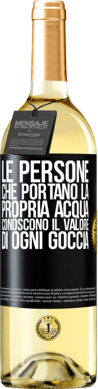 29,95 € Spedizione Gratuita | Vino bianco Edizione WHITE Le persone che portano la propria acqua, conoscono il valore di ogni goccia Etichetta Nera. Etichetta personalizzabile Vino giovane Raccogliere 2024 Verdejo