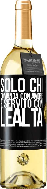 29,95 € Spedizione Gratuita | Vino bianco Edizione WHITE Solo chi comanda con amore è servito con lealtà Etichetta Nera. Etichetta personalizzabile Vino giovane Raccogliere 2024 Verdejo