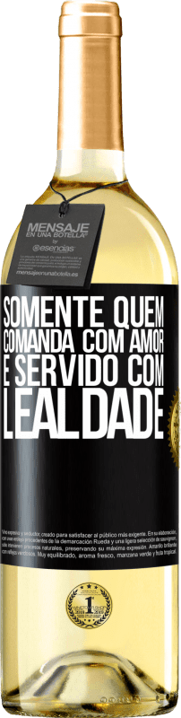 29,95 € Envio grátis | Vinho branco Edição WHITE Somente quem comanda com amor é servido com lealdade Etiqueta Preta. Etiqueta personalizável Vinho jovem Colheita 2024 Verdejo