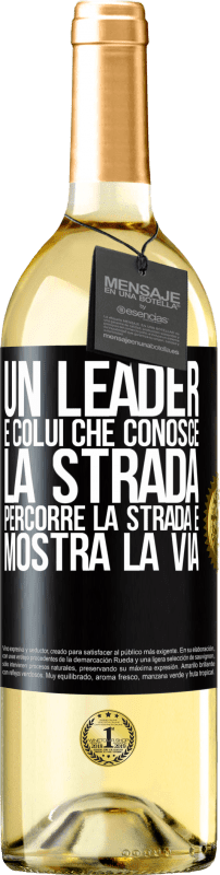 29,95 € Spedizione Gratuita | Vino bianco Edizione WHITE Un leader è colui che conosce la strada, percorre la strada e mostra la via Etichetta Nera. Etichetta personalizzabile Vino giovane Raccogliere 2024 Verdejo