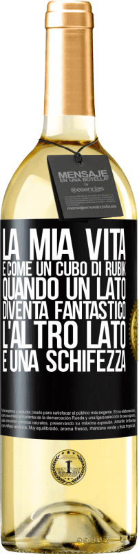 29,95 € Spedizione Gratuita | Vino bianco Edizione WHITE La mia vita è come un cubo di rubik. Quando un lato diventa fantastico, l'altro lato è una schifezza Etichetta Nera. Etichetta personalizzabile Vino giovane Raccogliere 2024 Verdejo