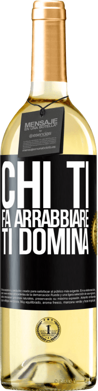 29,95 € Spedizione Gratuita | Vino bianco Edizione WHITE Chi ti fa arrabbiare ti domina Etichetta Nera. Etichetta personalizzabile Vino giovane Raccogliere 2024 Verdejo