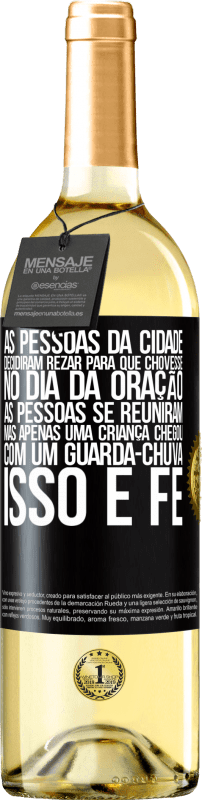 29,95 € Envio grátis | Vinho branco Edição WHITE As pessoas da cidade decidiram rezar para que chovesse. No dia da oração, as pessoas se reuniram, mas apenas uma criança Etiqueta Preta. Etiqueta personalizável Vinho jovem Colheita 2024 Verdejo