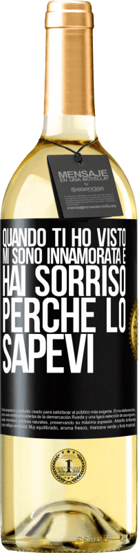 29,95 € Spedizione Gratuita | Vino bianco Edizione WHITE Quando ti ho visto, mi sono innamorata e hai sorriso perché lo sapevi Etichetta Nera. Etichetta personalizzabile Vino giovane Raccogliere 2024 Verdejo