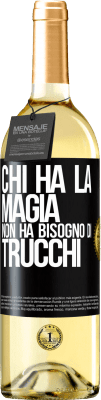 29,95 € Spedizione Gratuita | Vino bianco Edizione WHITE Chi ha la magia non ha bisogno di trucchi Etichetta Nera. Etichetta personalizzabile Vino giovane Raccogliere 2024 Verdejo