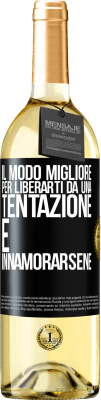 29,95 € Spedizione Gratuita | Vino bianco Edizione WHITE Il modo migliore per liberarti da una tentazione è innamorarsene Etichetta Nera. Etichetta personalizzabile Vino giovane Raccogliere 2024 Verdejo