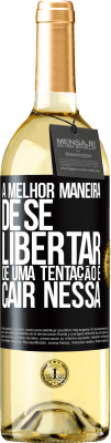 29,95 € Envio grátis | Vinho branco Edição WHITE A melhor maneira de se libertar de uma tentação é cair nessa Etiqueta Preta. Etiqueta personalizável Vinho jovem Colheita 2024 Verdejo