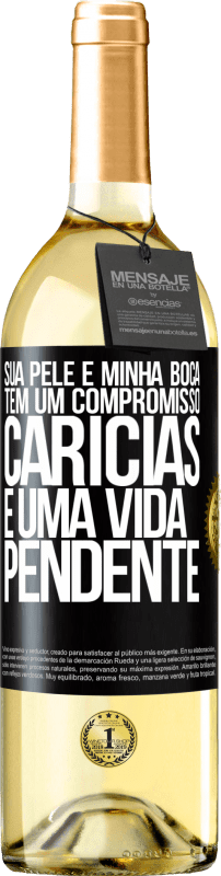 29,95 € Envio grátis | Vinho branco Edição WHITE Sua pele e minha boca têm um compromisso, carícias e uma vida pendente Etiqueta Preta. Etiqueta personalizável Vinho jovem Colheita 2024 Verdejo