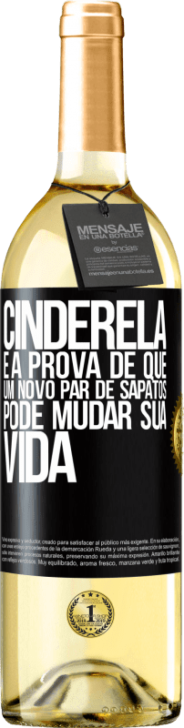 29,95 € Envio grátis | Vinho branco Edição WHITE Cinderela é a prova de que um novo par de sapatos pode mudar sua vida Etiqueta Preta. Etiqueta personalizável Vinho jovem Colheita 2024 Verdejo