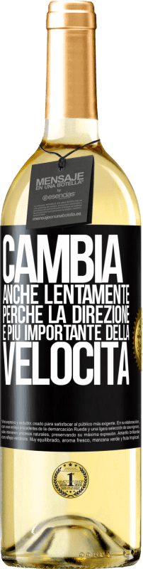 29,95 € Spedizione Gratuita | Vino bianco Edizione WHITE Cambia, anche lentamente, perché la direzione è più importante della velocità Etichetta Nera. Etichetta personalizzabile Vino giovane Raccogliere 2023 Verdejo