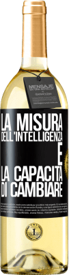 29,95 € Spedizione Gratuita | Vino bianco Edizione WHITE La misura dell'intelligenza è la capacità di cambiare Etichetta Nera. Etichetta personalizzabile Vino giovane Raccogliere 2023 Verdejo