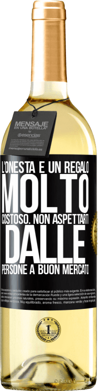 29,95 € Spedizione Gratuita | Vino bianco Edizione WHITE L'onestà è un regalo molto costoso. Non aspettarti dalle persone a buon mercato Etichetta Nera. Etichetta personalizzabile Vino giovane Raccogliere 2024 Verdejo