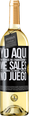 29,95 € Envío gratis | Vino Blanco Edición WHITE Yo aquí, intentando no enamorarme y me sales con esa sonrisa, esa mirada… pues así ya no juego Etiqueta Negra. Etiqueta personalizable Vino joven Cosecha 2023 Verdejo