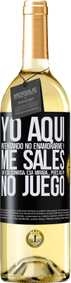 29,95 € Envío gratis | Vino Blanco Edición WHITE Yo aquí, intentando no enamorarme y me sales con esa sonrisa, esa mirada… pues así ya no juego Etiqueta Negra. Etiqueta personalizable Vino joven Cosecha 2025 Verdejo