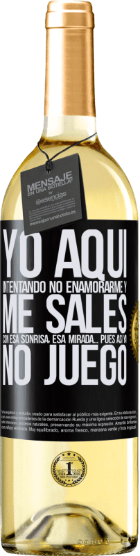 29,95 € Envío gratis | Vino Blanco Edición WHITE Yo aquí, intentando no enamorarme y me sales con esa sonrisa, esa mirada… pues así ya no juego Etiqueta Negra. Etiqueta personalizable Vino joven Cosecha 2024 Verdejo