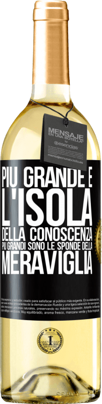 29,95 € Spedizione Gratuita | Vino bianco Edizione WHITE Più grande è l'isola della conoscenza, più grandi sono le sponde della meraviglia Etichetta Nera. Etichetta personalizzabile Vino giovane Raccogliere 2024 Verdejo