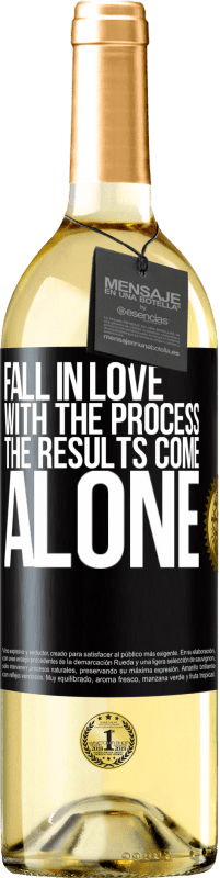 29,95 € Free Shipping | White Wine WHITE Edition Fall in love with the process, the results come alone Black Label. Customizable label Young wine Harvest 2024 Verdejo