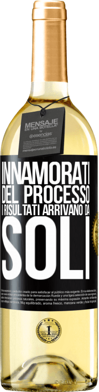 29,95 € Spedizione Gratuita | Vino bianco Edizione WHITE Innamorati del processo, i risultati arrivano da soli Etichetta Nera. Etichetta personalizzabile Vino giovane Raccogliere 2024 Verdejo