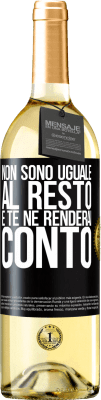 29,95 € Spedizione Gratuita | Vino bianco Edizione WHITE Non sono uguale al resto e te ne renderai conto Etichetta Nera. Etichetta personalizzabile Vino giovane Raccogliere 2023 Verdejo