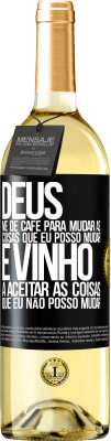 29,95 € Envio grátis | Vinho branco Edição WHITE Deus, me dê café para mudar as coisas que eu posso mudar, e ele veio a aceitar as coisas que eu não posso mudar Etiqueta Preta. Etiqueta personalizável Vinho jovem Colheita 2024 Verdejo