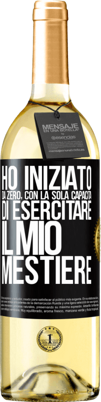 29,95 € Spedizione Gratuita | Vino bianco Edizione WHITE Ho iniziato da zero, con la sola capacità di esercitare il mio mestiere Etichetta Nera. Etichetta personalizzabile Vino giovane Raccogliere 2024 Verdejo