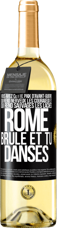 29,95 € Envoi gratuit | Vin blanc Édition WHITE Vous avez cette paix d'avant-guerre qui rend nerveux les courageux et qui rend sauvages les lâches. Rome brûle et tu danses Étiquette Noire. Étiquette personnalisable Vin jeune Récolte 2024 Verdejo