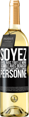 29,95 € Envoi gratuit | Vin blanc Édition WHITE Soyez gentil avec tout le monde, sociable avec beaucoup, intime avec quelques amis et ennemi de personne Étiquette Noire. Étiquette personnalisable Vin jeune Récolte 2024 Verdejo