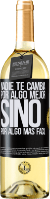 29,95 € Envío gratis | Vino Blanco Edición WHITE Nadie te cambia por algo mejor, sino por algo más fácil Etiqueta Negra. Etiqueta personalizable Vino joven Cosecha 2025 Verdejo