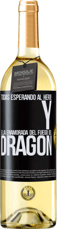 29,95 € Envío gratis | Vino Blanco Edición WHITE Todas esperando al héroe y ella enamorada del fuego del dragón Etiqueta Negra. Etiqueta personalizable Vino joven Cosecha 2024 Verdejo