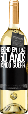 29,95 € Envío gratis | Vino Blanco Edición WHITE Hecho en 1973. 50 años dando guerra Etiqueta Negra. Etiqueta personalizable Vino joven Cosecha 2023 Verdejo