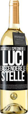 29,95 € Spedizione Gratuita | Vino bianco Edizione WHITE Lasciateli spegnere le luci e accendere le stelle Etichetta Nera. Etichetta personalizzabile Vino giovane Raccogliere 2024 Verdejo