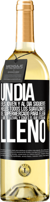 29,95 € Envío gratis | Vino Blanco Edición WHITE Un día eres joven y al día siguiente, hueles todos los suavizantes del supermercado para elegir el que te llevas y coges el Etiqueta Negra. Etiqueta personalizable Vino joven Cosecha 2024 Verdejo