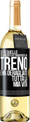 29,95 € Spedizione Gratuita | Vino bianco Edizione WHITE Sei tu quello che è passato attraverso il mio treno e ha deragliato tutta la mia vita Etichetta Nera. Etichetta personalizzabile Vino giovane Raccogliere 2024 Verdejo