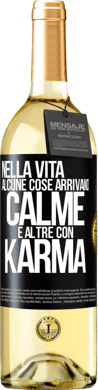 29,95 € Spedizione Gratuita | Vino bianco Edizione WHITE Nella vita alcune cose arrivano calme e altre con karma Etichetta Nera. Etichetta personalizzabile Vino giovane Raccogliere 2023 Verdejo