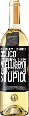 29,95 € Spedizione Gratuita | Vino bianco Edizione WHITE L'intelligenza è un processo ciclico. Quando diventi troppo intelligente torni a essere uno stupido Etichetta Nera. Etichetta personalizzabile Vino giovane Raccogliere 2023 Verdejo