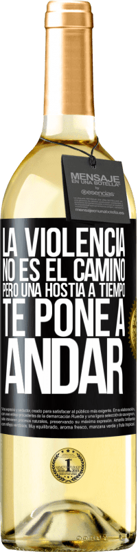 29,95 € Envío gratis | Vino Blanco Edición WHITE La violencia no es el camino, pero una hostia a tiempo te pone a andar Etiqueta Negra. Etiqueta personalizable Vino joven Cosecha 2023 Verdejo