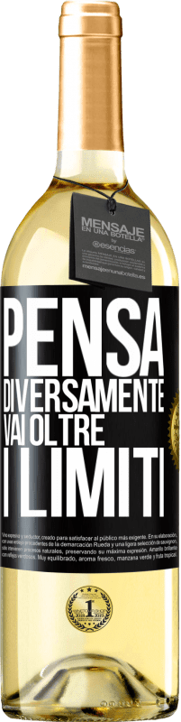 29,95 € Spedizione Gratuita | Vino bianco Edizione WHITE Pensa diversamente. Vai oltre i limiti Etichetta Nera. Etichetta personalizzabile Vino giovane Raccogliere 2023 Verdejo